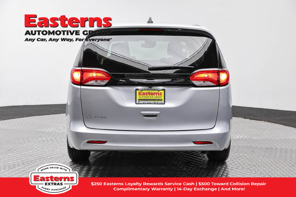 Used 2023 Chrysler Voyager LX FWD image 7