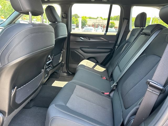 Used 2025 Jeep Grand Cherokee Laredo X w/ Trailer Tow Package AWD/4WD image 12