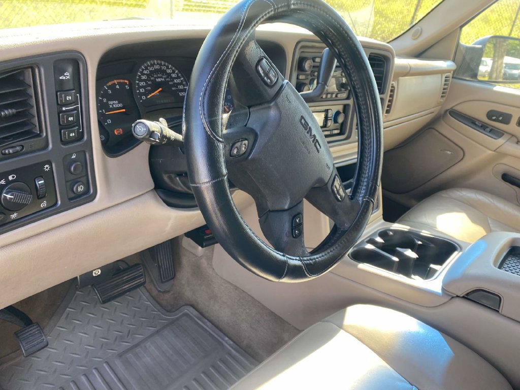 Used 2005 GMC Sierra 2500 SLT w/ Heavy-Duty Power Package AWD/4WD image 22