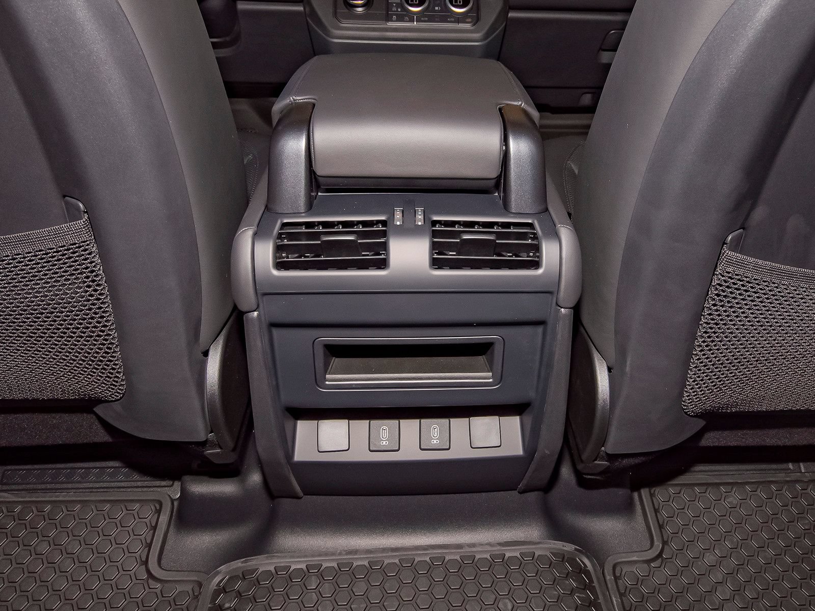 New 2026 Land Rover Defender 110 X-Dynamic SE AWD/4WD image 36