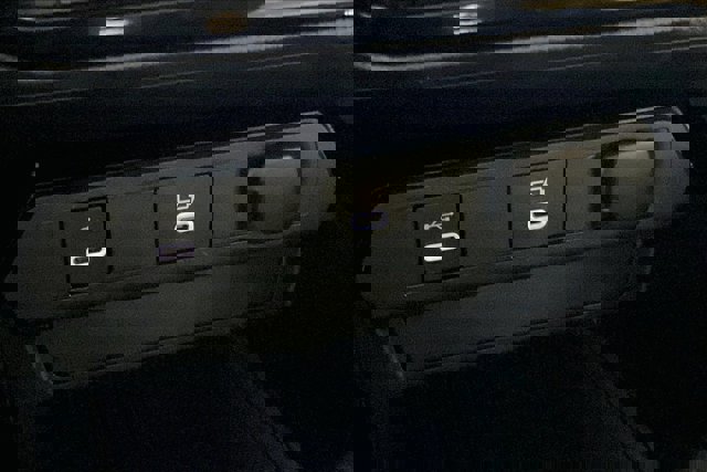 Used 2025 Toyota Prius XLE image 34