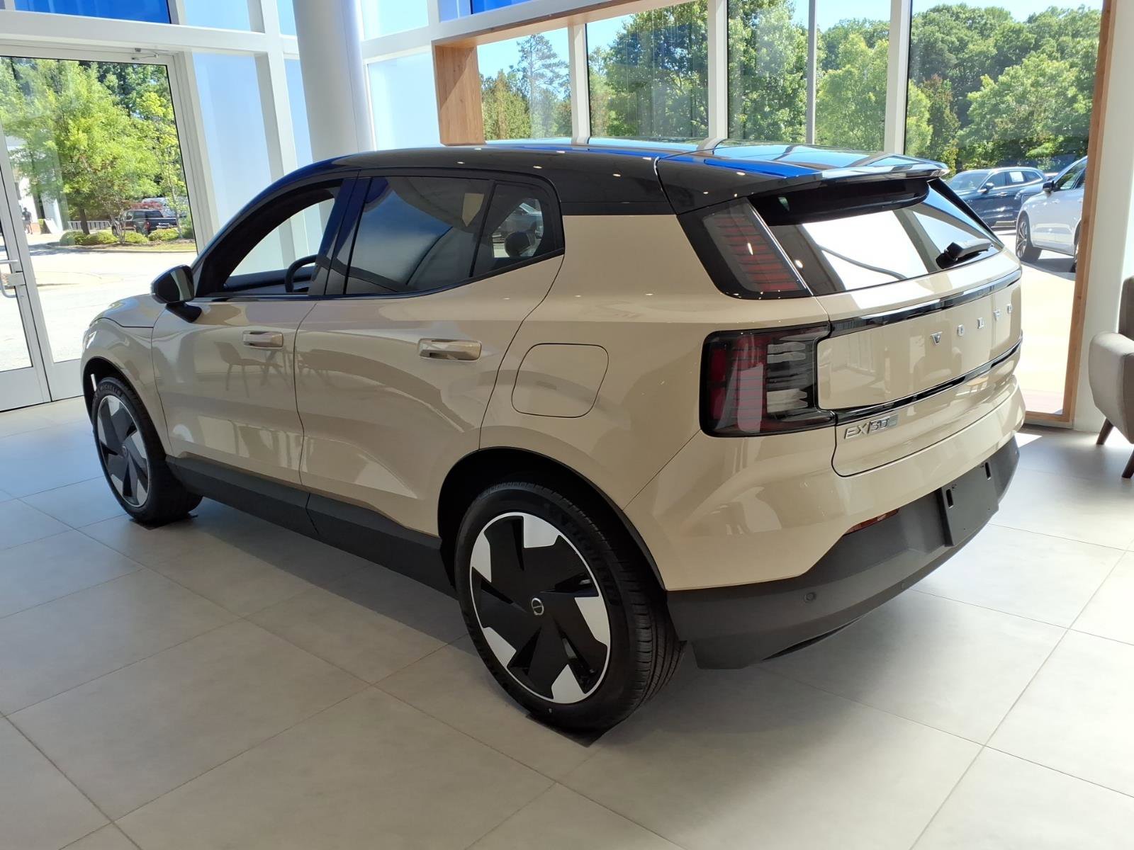 New 2026 Volvo EX30 Plus w/ Protection Package RWD image 4
