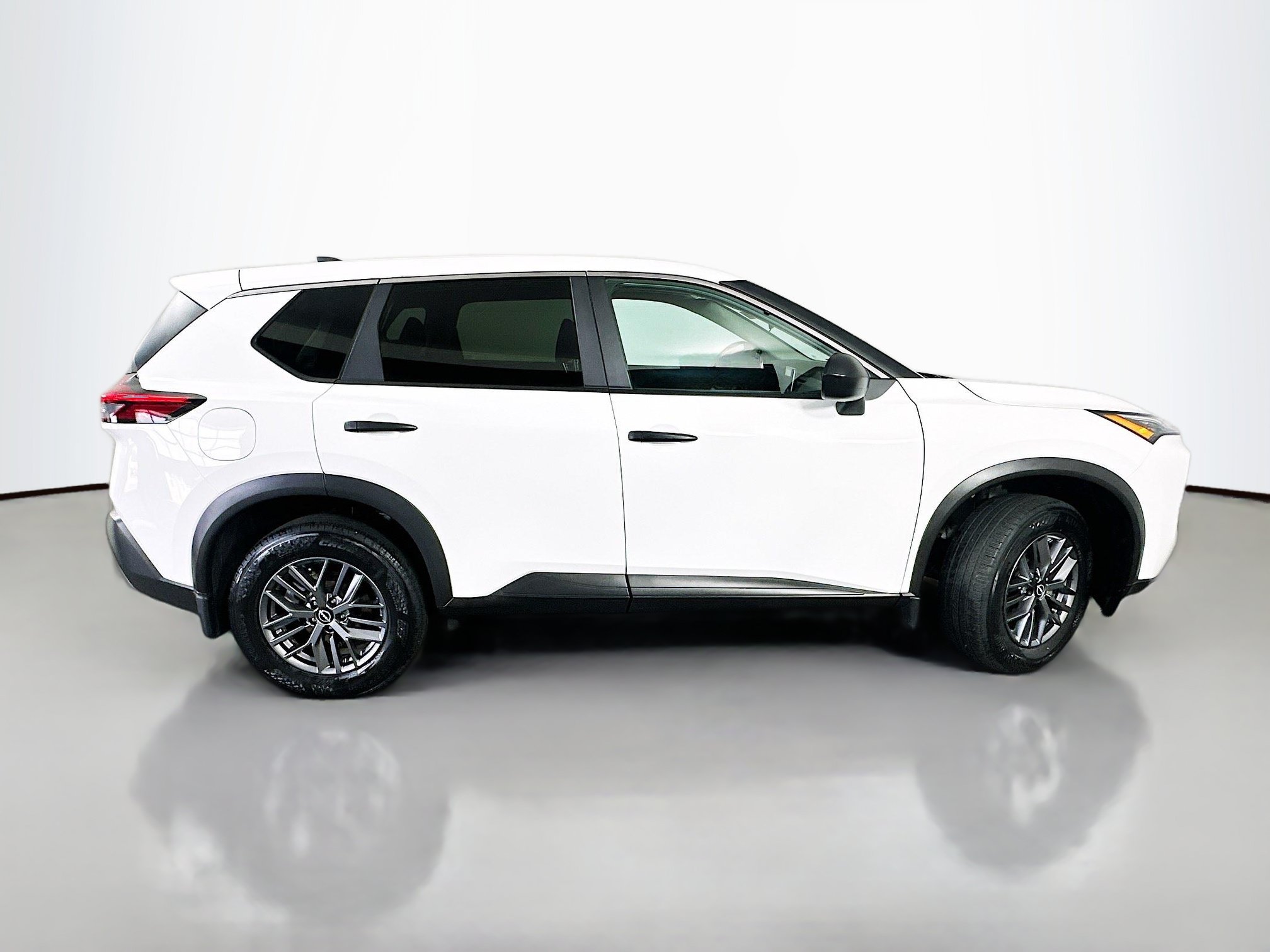 Used 2023 Nissan Rogue S AWD/4WD image 8