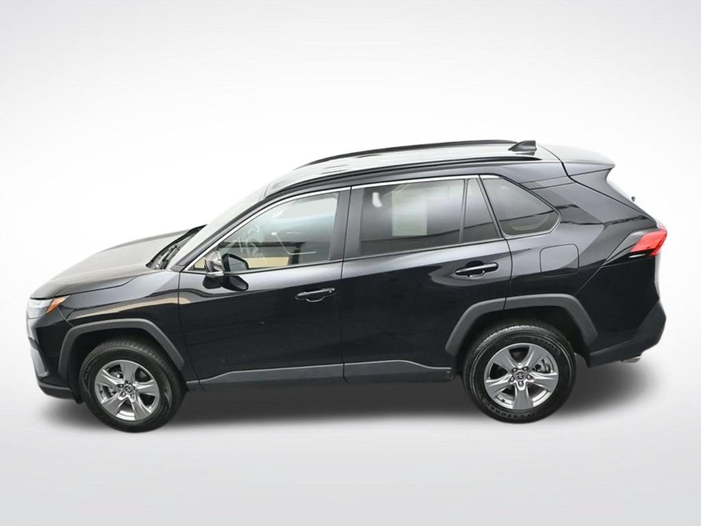 Used 2025 Toyota RAV4 XLE FWD image 25