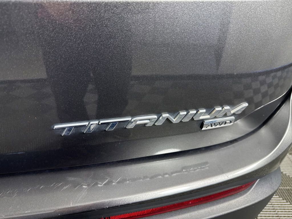 Used 2017 Ford Edge Titanium w/ Equipment Group 302A AWD/4WD image 37