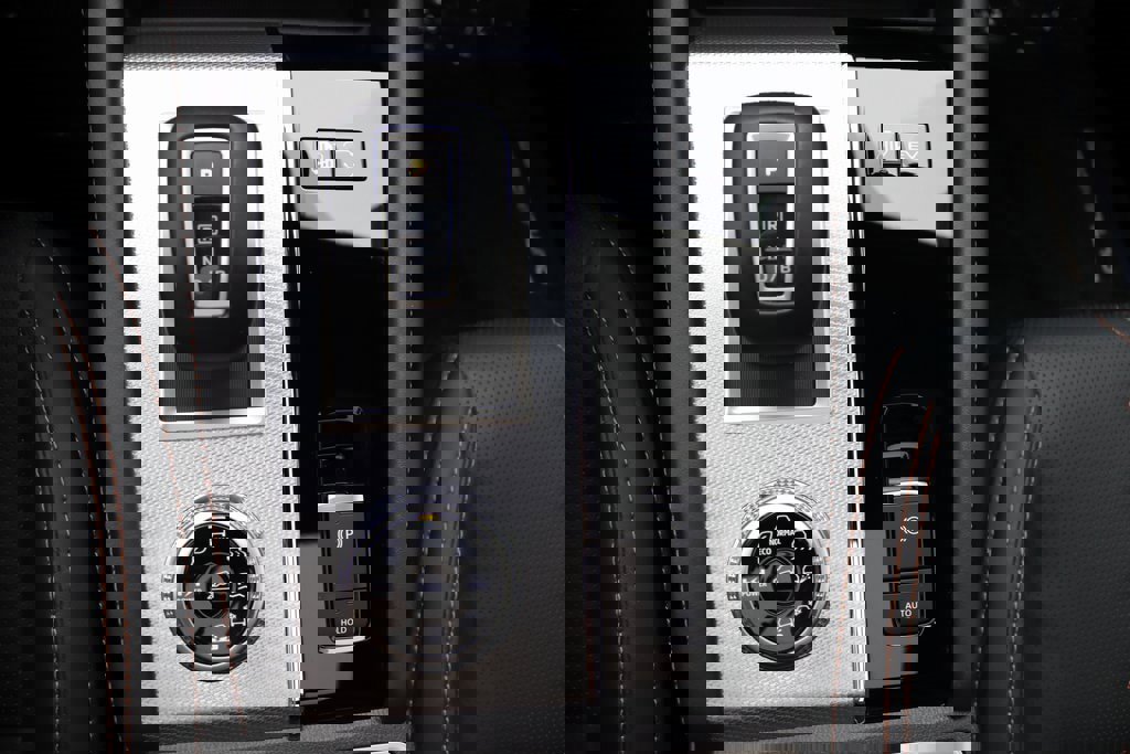 Used 2025 Mitsubishi Outlander SEL image 6