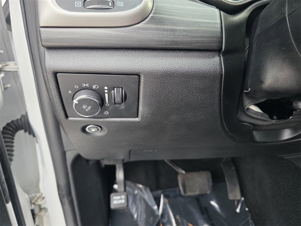 Used 2019 Jeep Grand Cherokee Altitude image 28