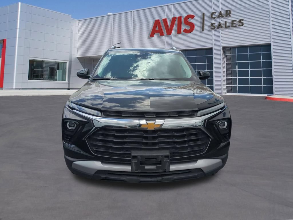 Used 2025 Chevrolet TrailBlazer LT AWD/4WD image 2