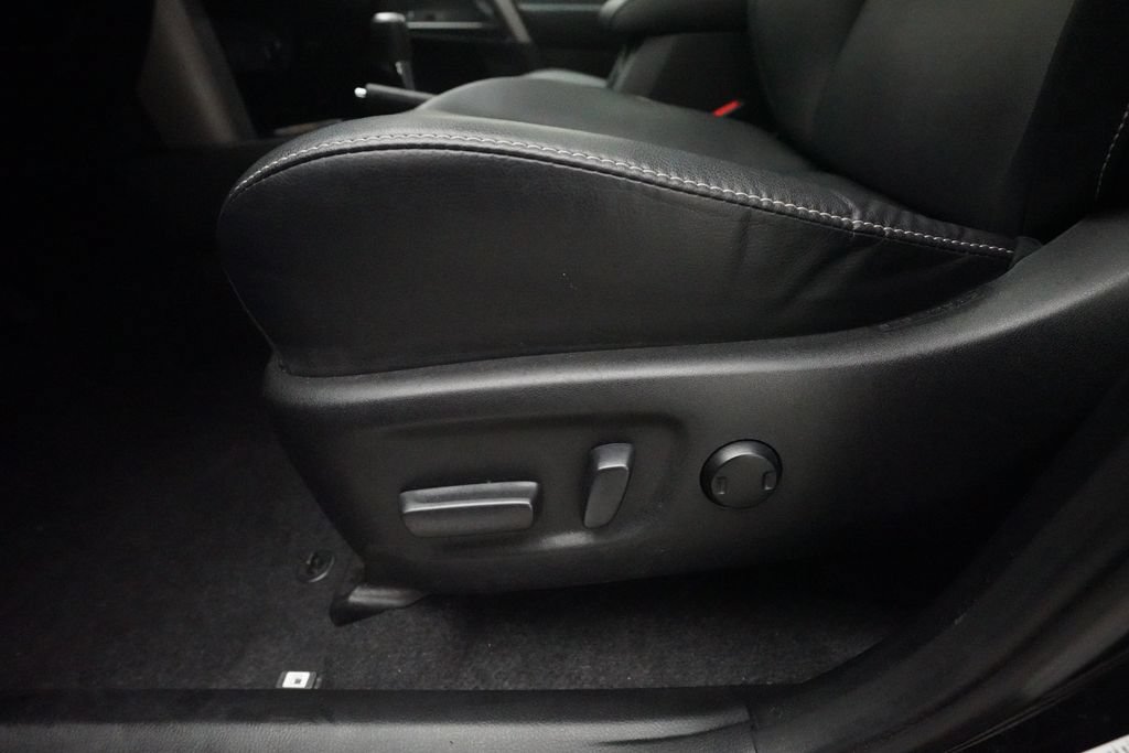 Used 2018 Toyota RAV4 Limited w/ Advanced Technology Package AWD/4WD image 29