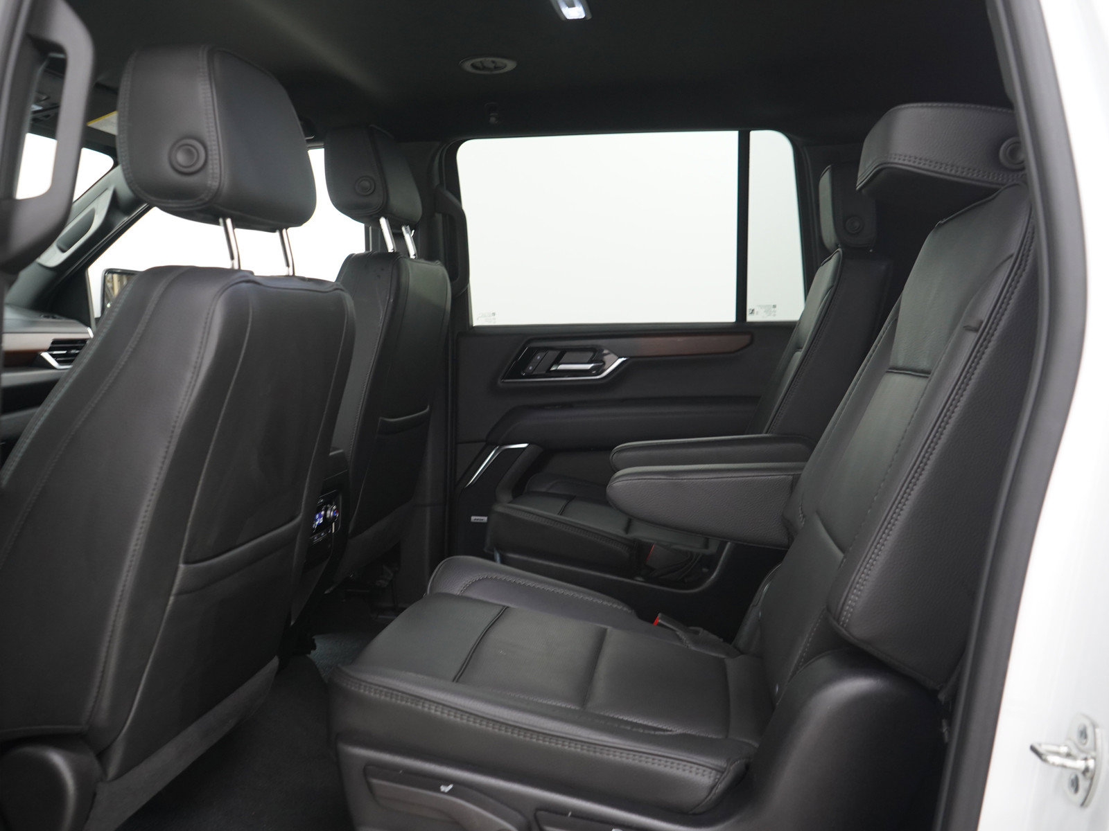 Used 2025 GMC Yukon XL Denali AWD/4WD image 16