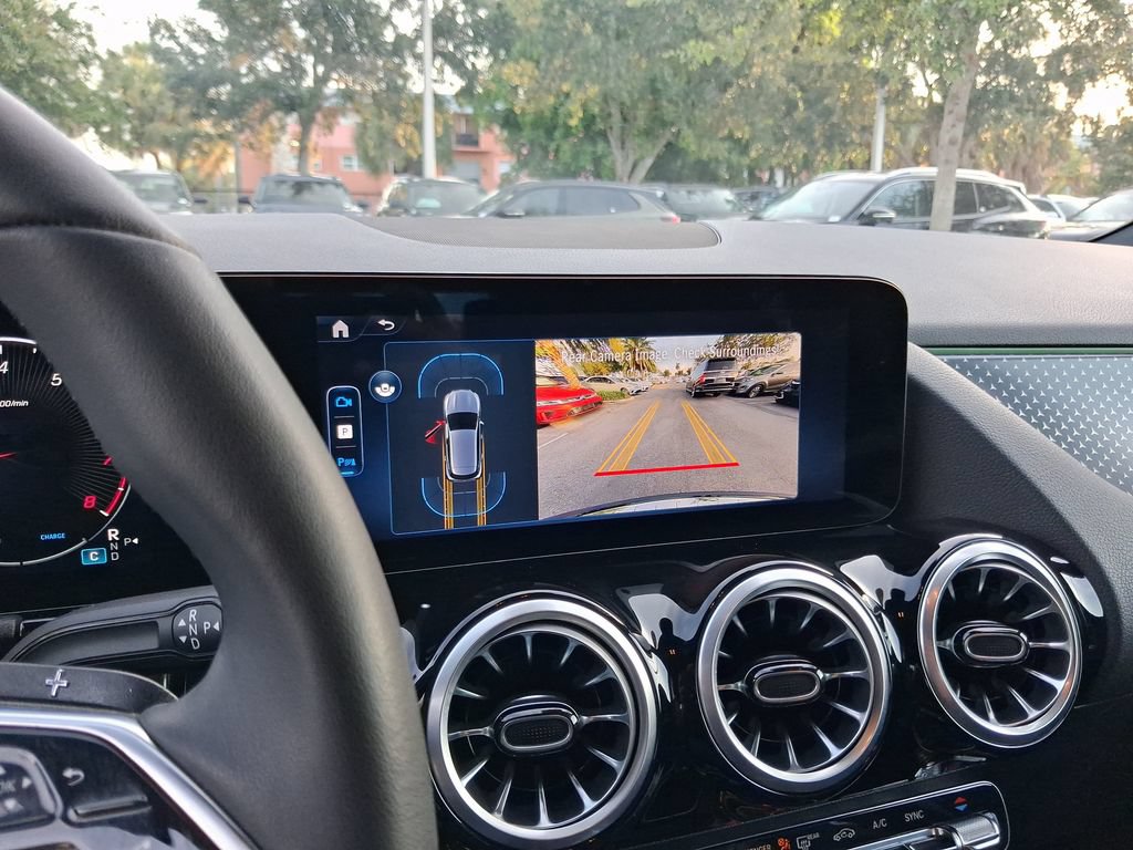 Used 2025 Mercedes-Benz GLA 250 4MATIC w/ Winter Package image 23