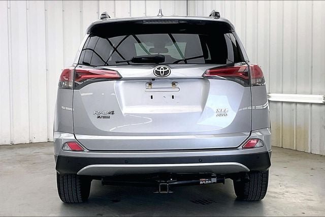 Used 2018 Toyota RAV4 XLE AWD/4WD image 4