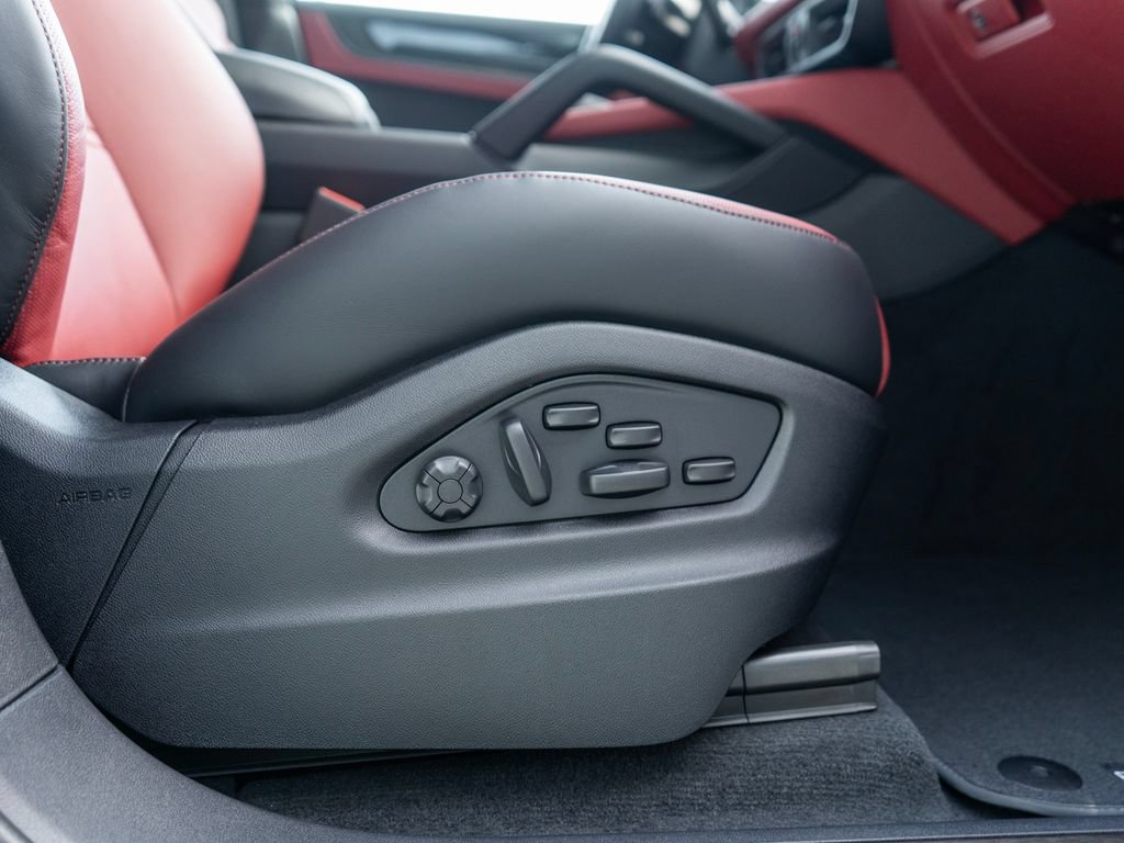 New 2026 Porsche Cayenne Turbo GT AWD/4WD image 33