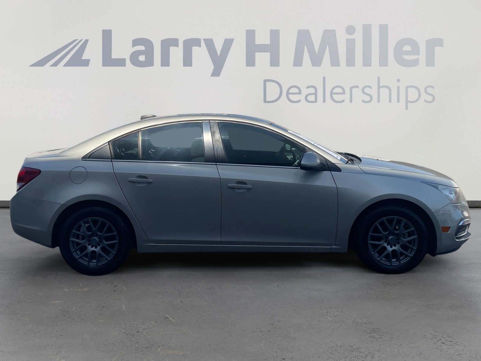 Used 2015 Chevrolet Cruze LT w/ Technology Package FWD image 6