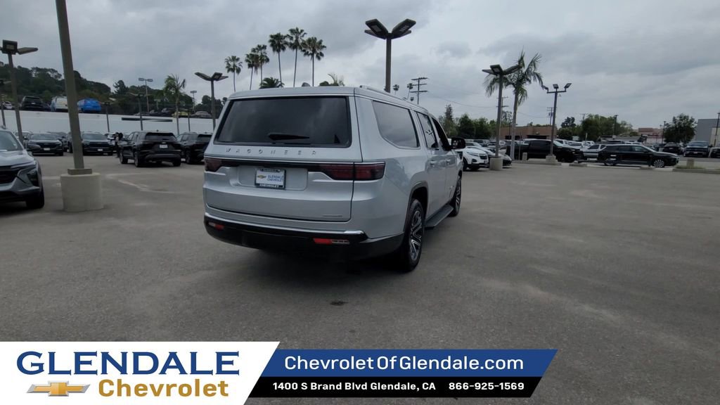 Used 2024 Jeep Wagoneer L Series II RWD image 8