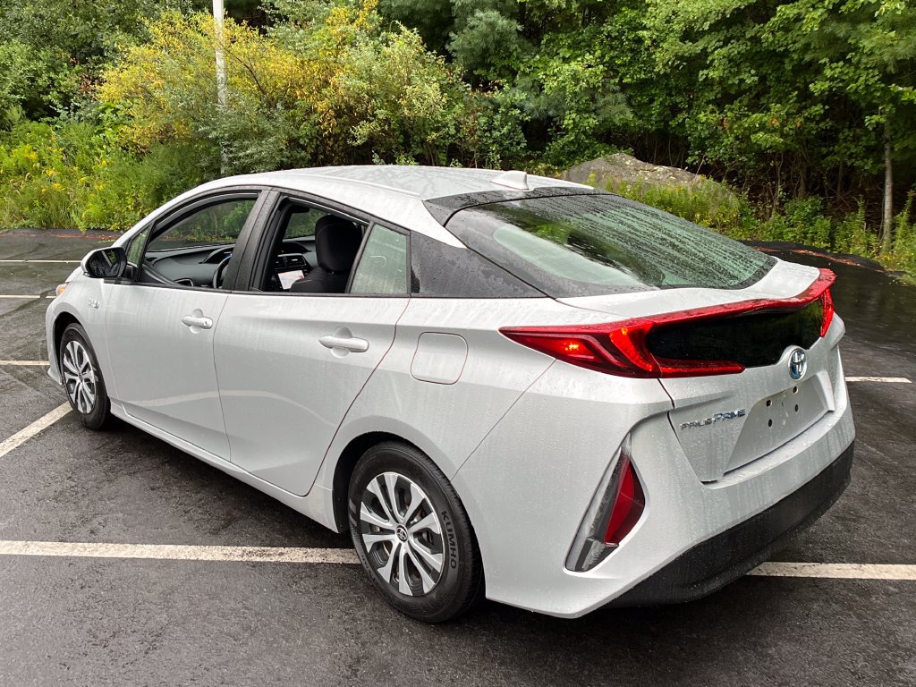 Certified 2021 Toyota Prius Prime LE FWD image 3