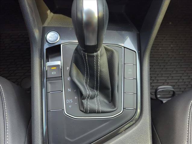 Used 2021 Volkswagen Tiguan SE w/ Panoramic Sunroof Package FWD image 23