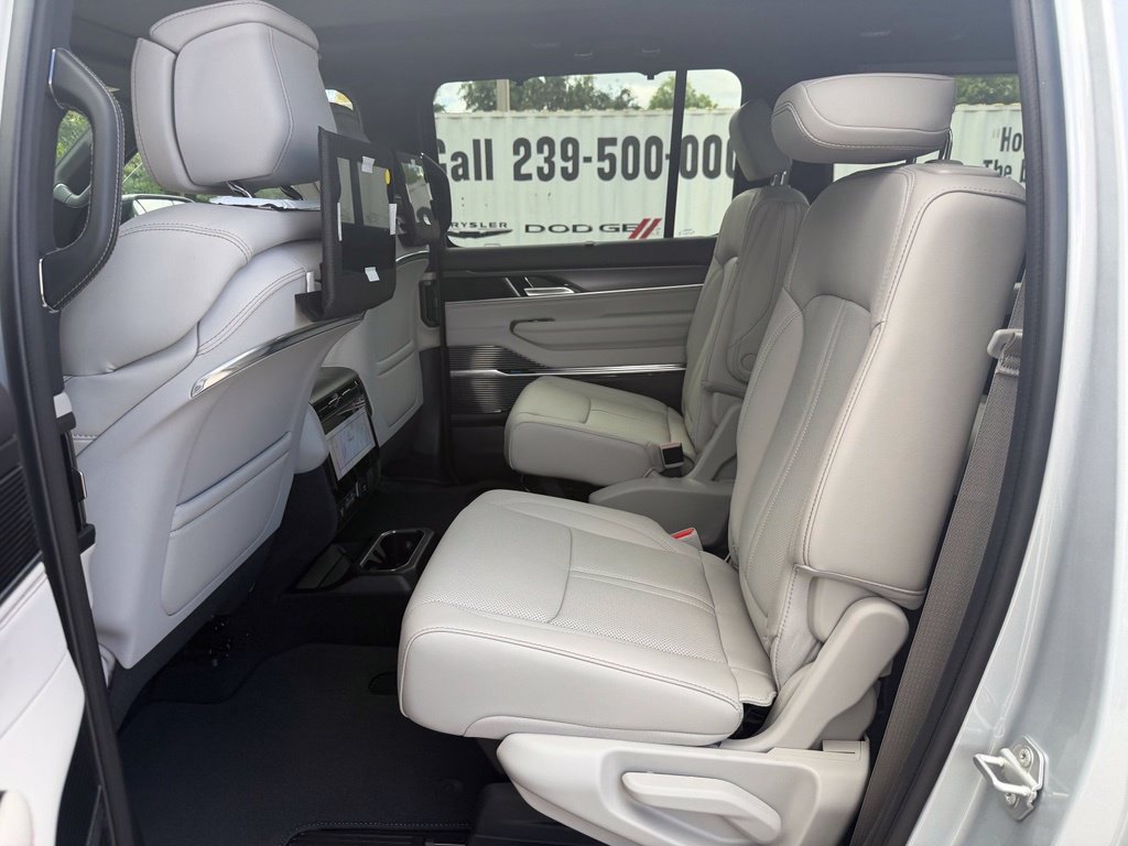 New 2026 Jeep Grand Wagoneer Summit AWD/4WD image 28