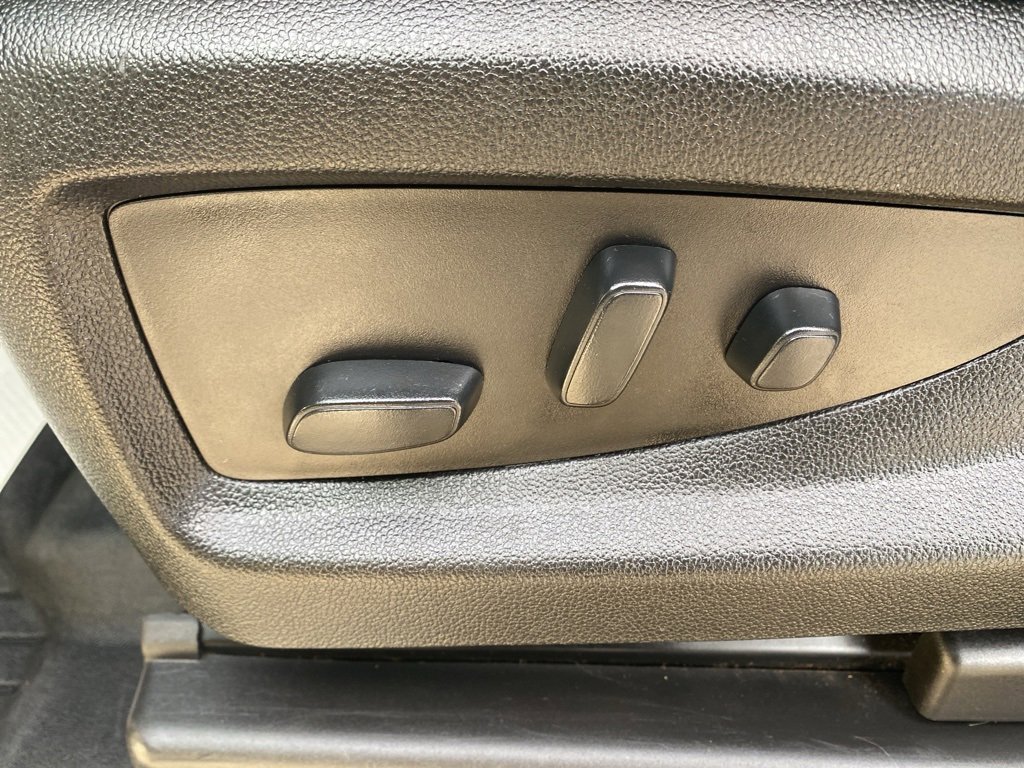 Used 2018 Chevrolet Suburban Premier image 33