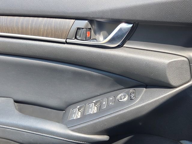 Used 2018 Honda Accord EX image 26
