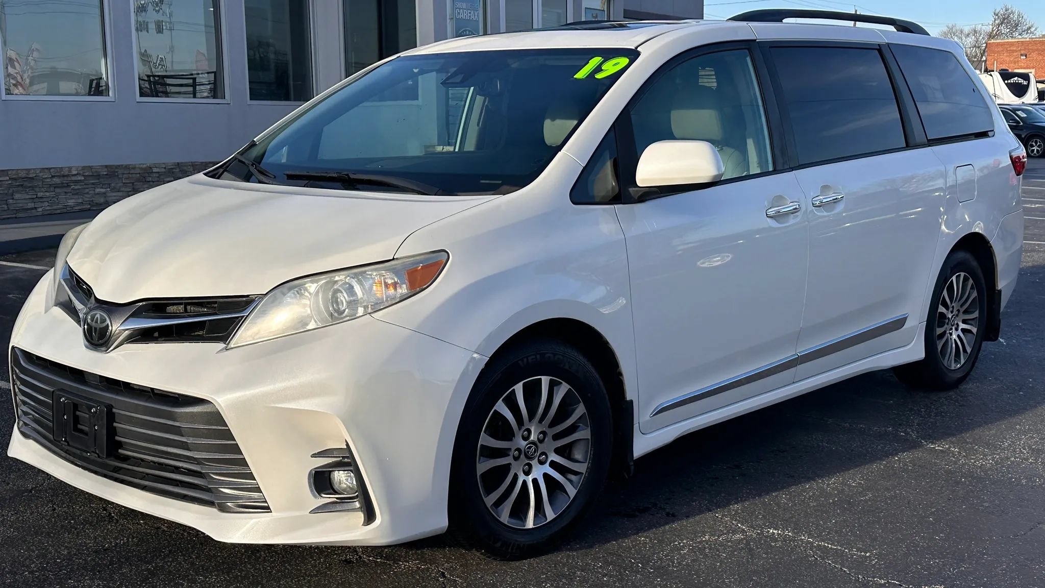 Used 2019 Toyota Sienna XLE w/ Protection Package FWD image 1