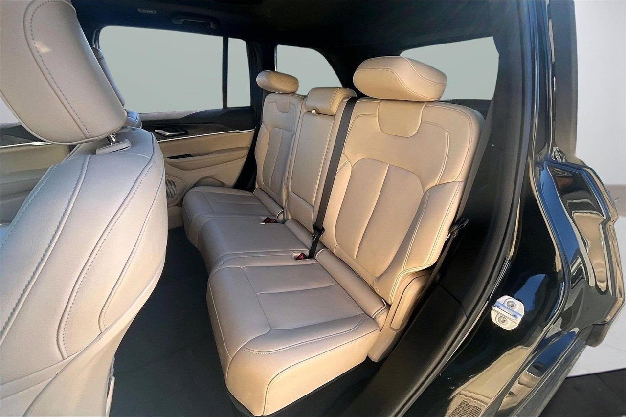 Used 2023 Jeep Grand Cherokee Limited w/ Black Appearance Package image 22