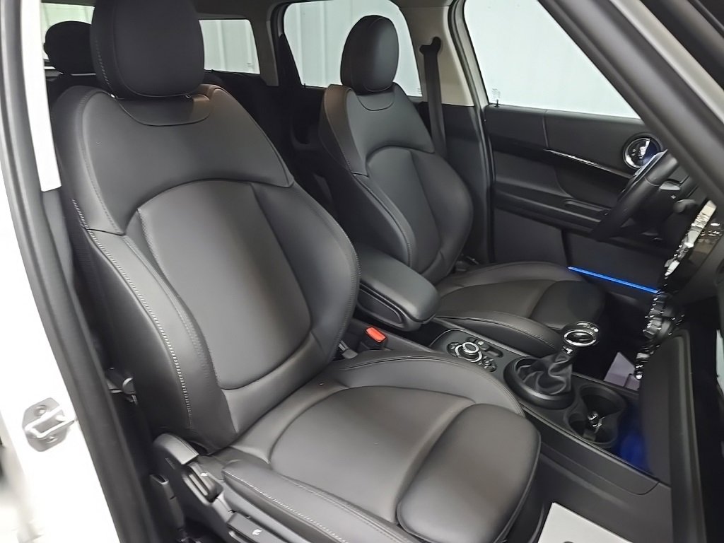 Used 2023 MINI Cooper Countryman SE w/ Storage Package image 15