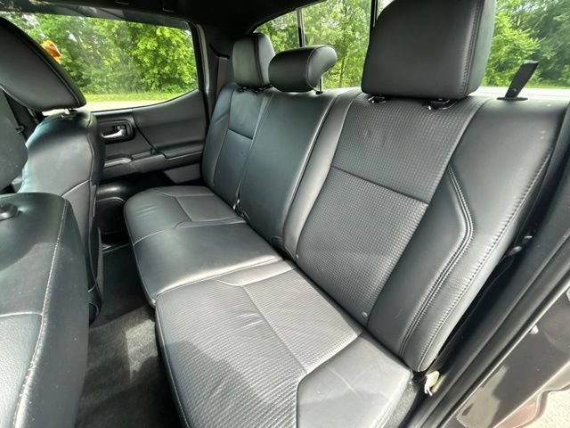 Used 2020 Toyota Tacoma TRD Off-Road w/ TRD Premium Off Road Package AWD/4WD image 33