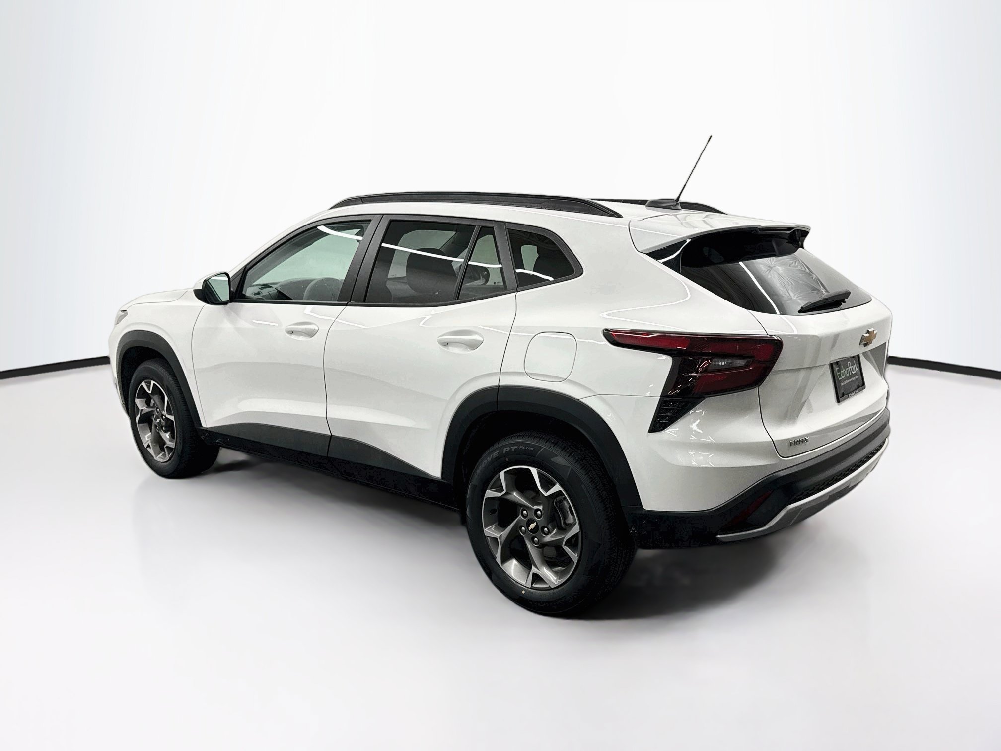 Used 2025 Chevrolet Trax LT FWD image 5