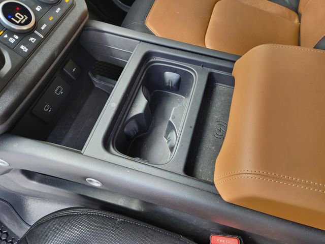 Used 2024 Land Rover Defender 130 X-Dynamic SE AWD/4WD image 19