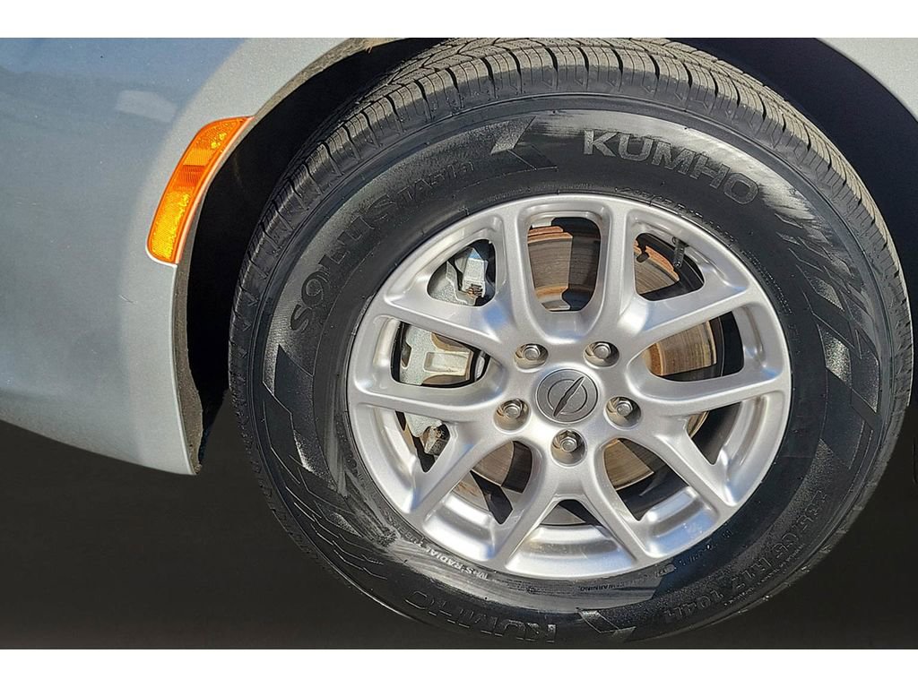 Used 2023 Chrysler Voyager LX image 9