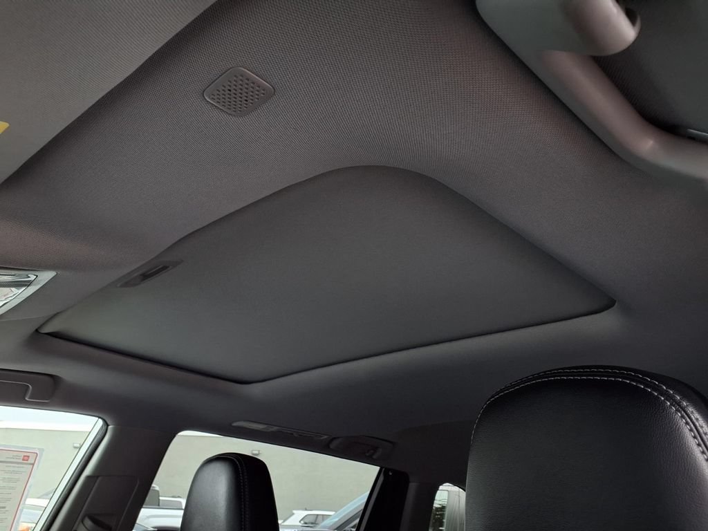 Certified 2018 Toyota Highlander SE FWD image 20