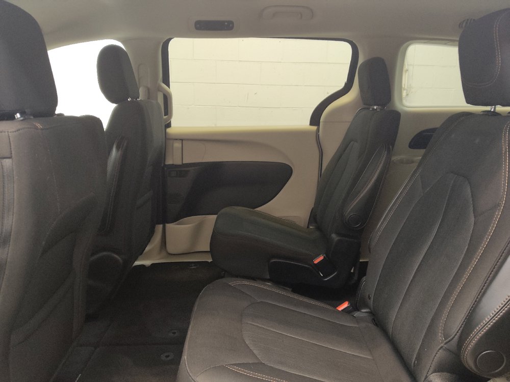 Used 2017 Chrysler Pacifica LX w/ Tire & Wheel Group FWD image 18