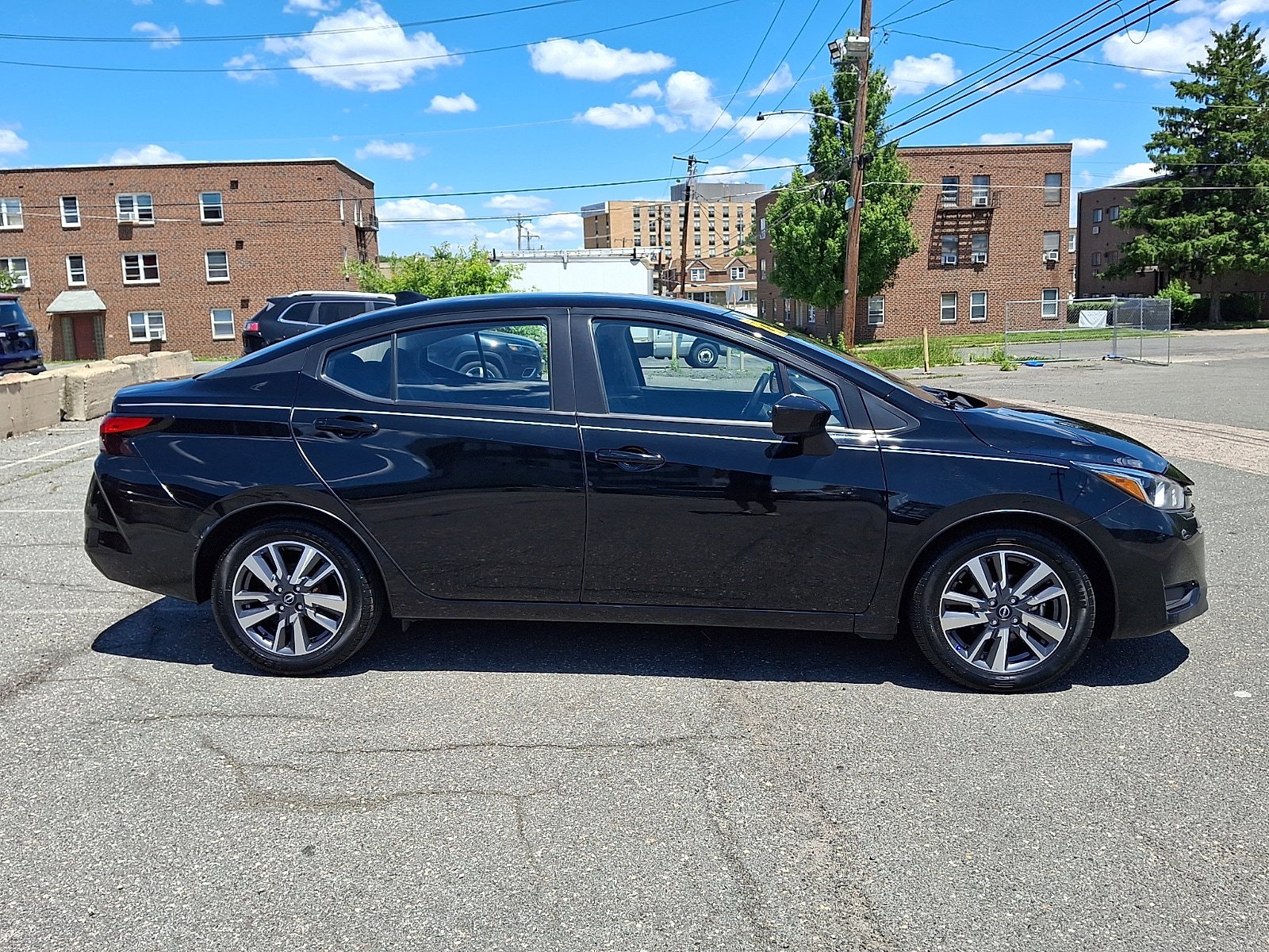 Used 2023 Nissan Versa SV FWD image 7