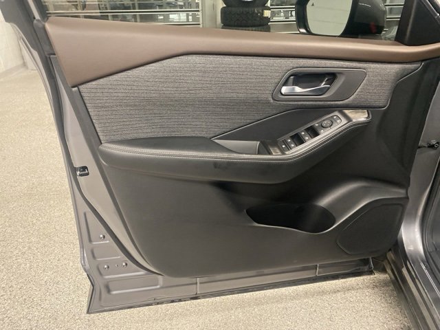 Used 2023 Nissan Rogue SV image 27