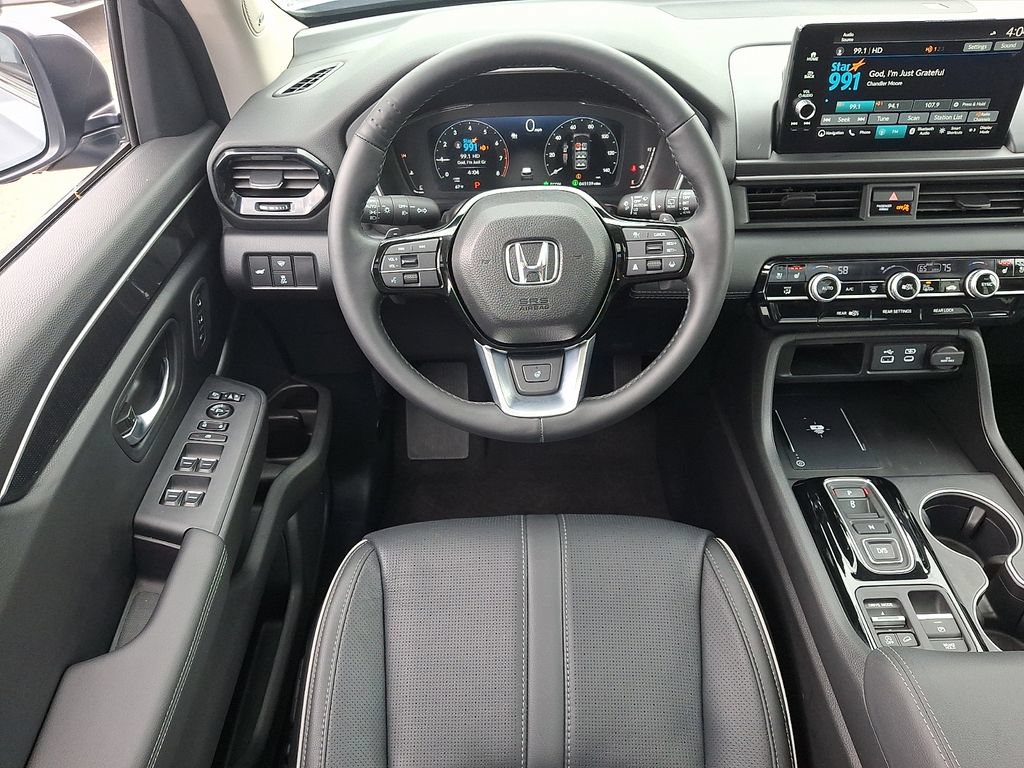 Used 2025 Honda Pilot Elite image 11