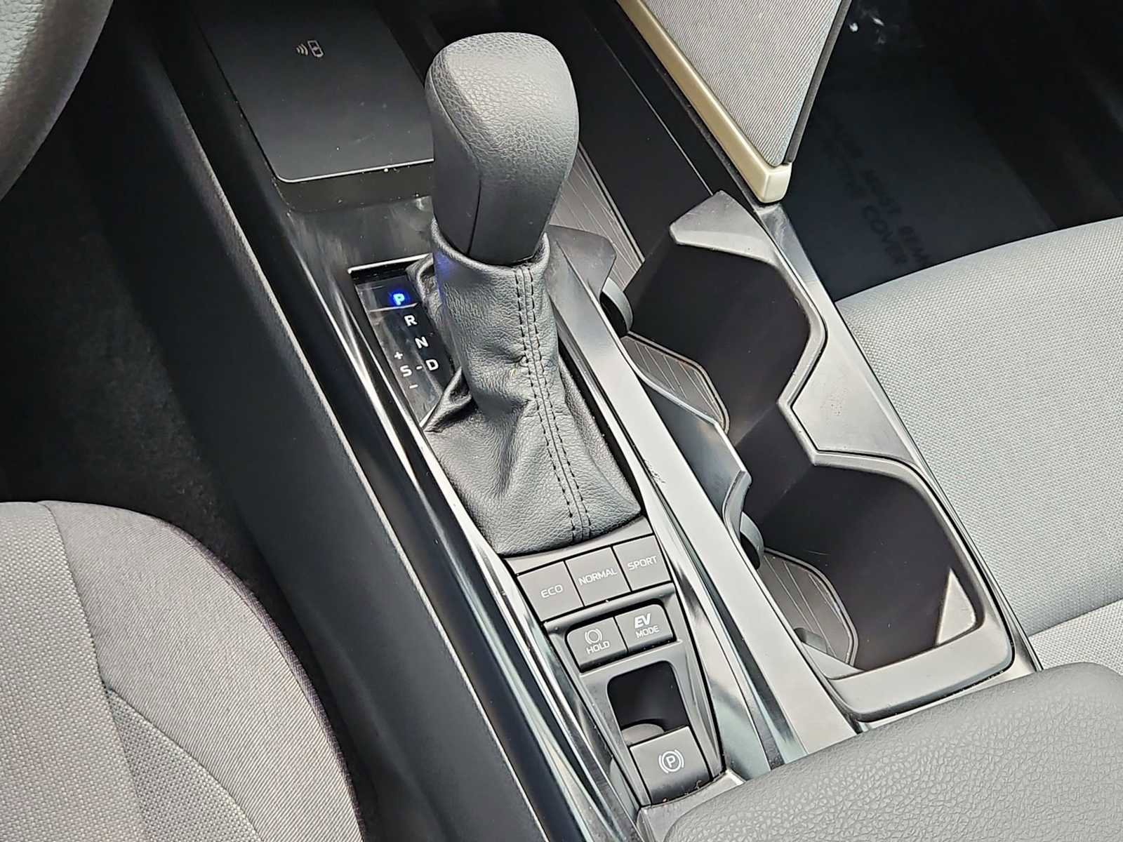 Used 2025 Toyota Camry LE image 29