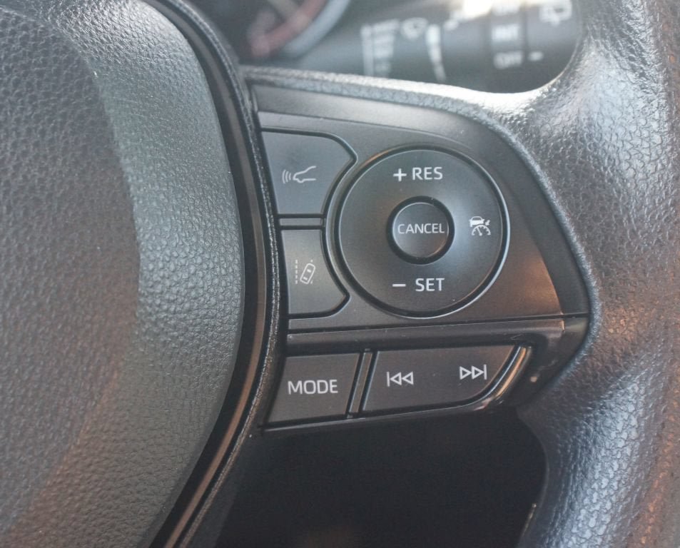 Used 2025 Toyota RAV4 XLE AWD/4WD image 10