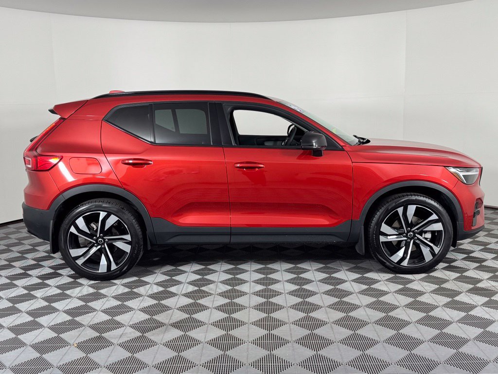 Certified 2024 Volvo XC40 B5 Plus w/ Protection Package Premier AWD/4WD image 5
