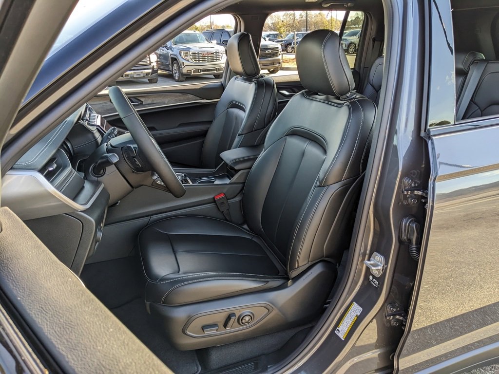 New 2025 Jeep Grand Cherokee Limited image 36