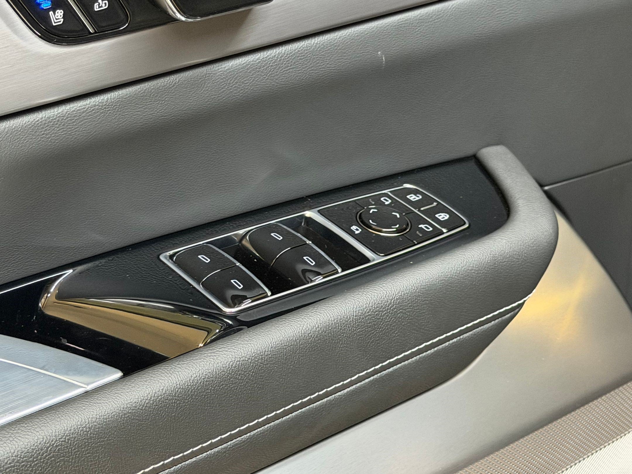 New 2026 Cadillac Vistiq Luxury AWD/4WD image 23