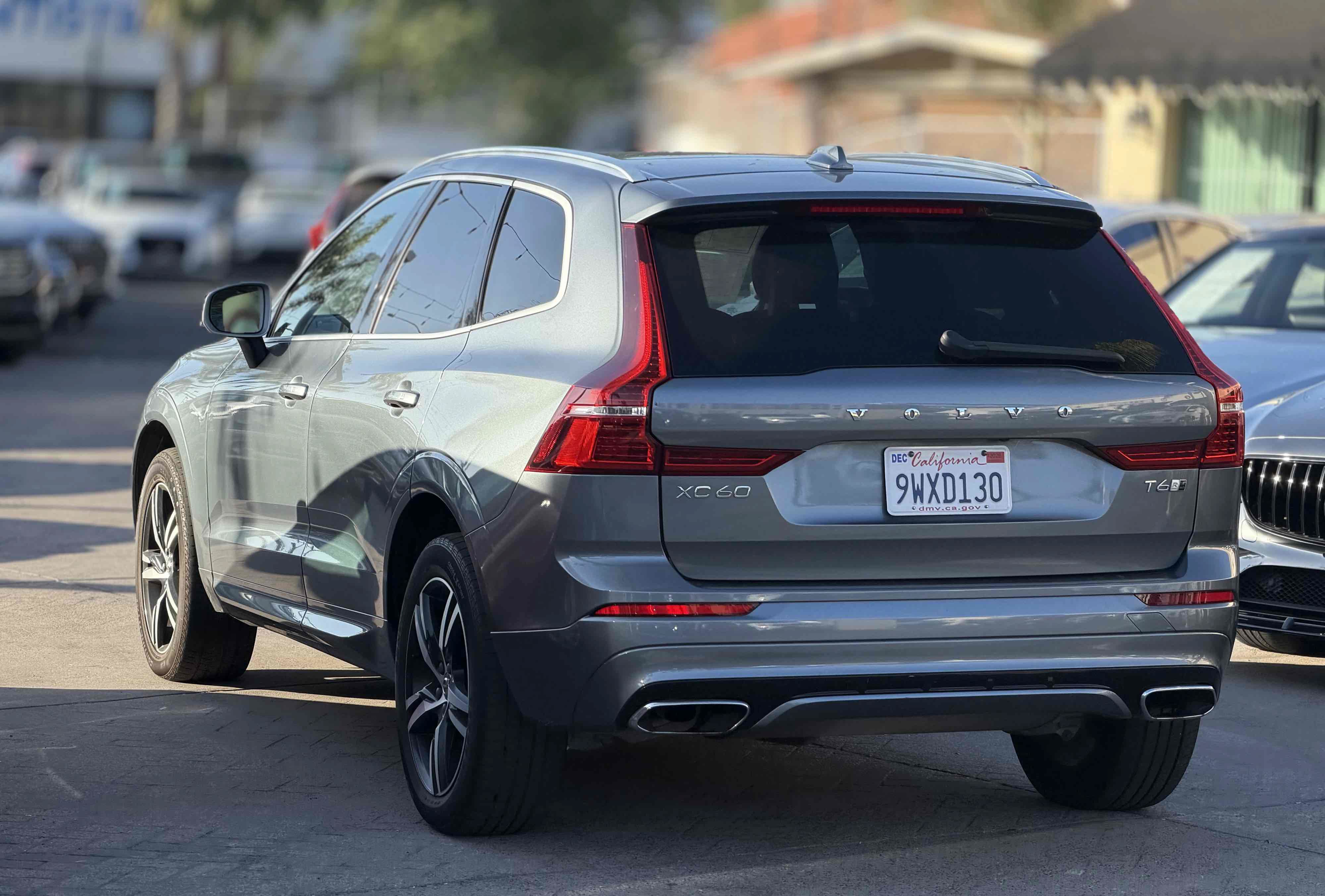 Used 2018 Volvo XC60 T6 R-Design AWD/4WD image 11