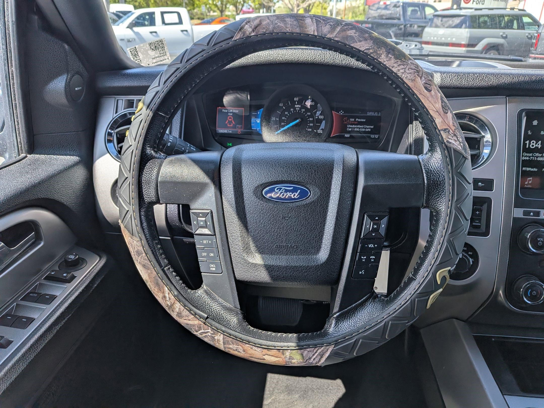 Used 2017 Ford Expedition XLT w/ Equipment Group 201A AWD/4WD image 17