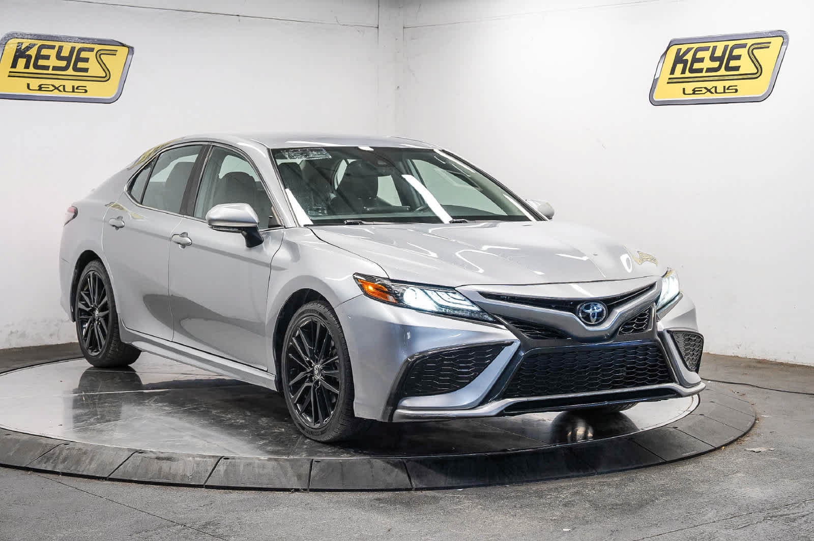 Used 2024 Toyota Camry XSE FWD image 5