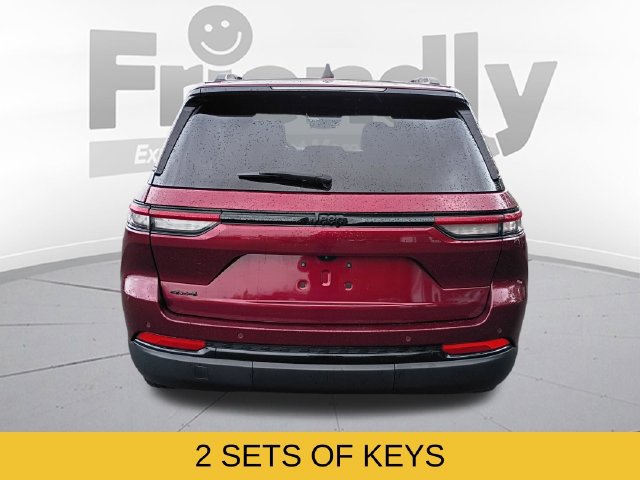 Used 2023 Jeep Grand Cherokee Laredo AWD/4WD image 6