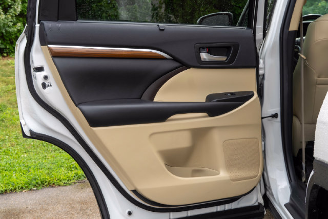 Used 2019 Toyota Highlander Limited FWD image 46
