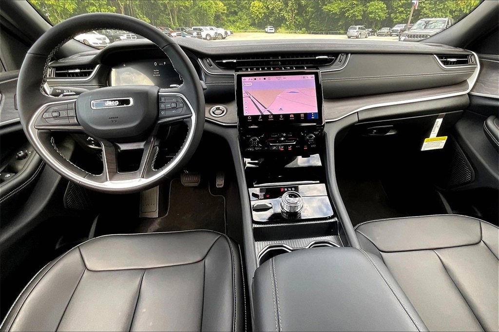 New 2025 Jeep Grand Cherokee L Limited w/ Black Appearance Package image 5