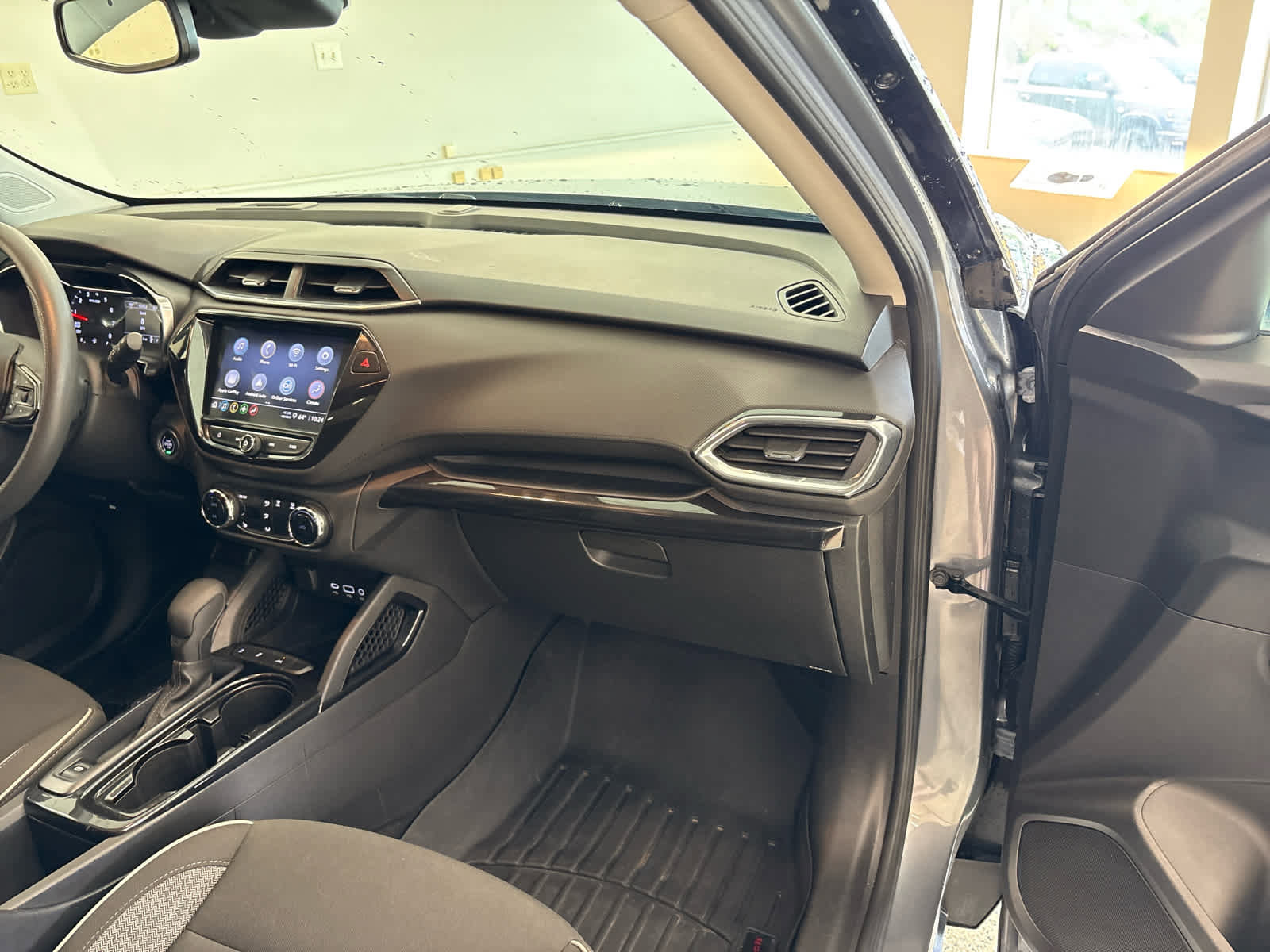 Used 2022 Chevrolet TrailBlazer LT w/ Convenience Package FWD image 23