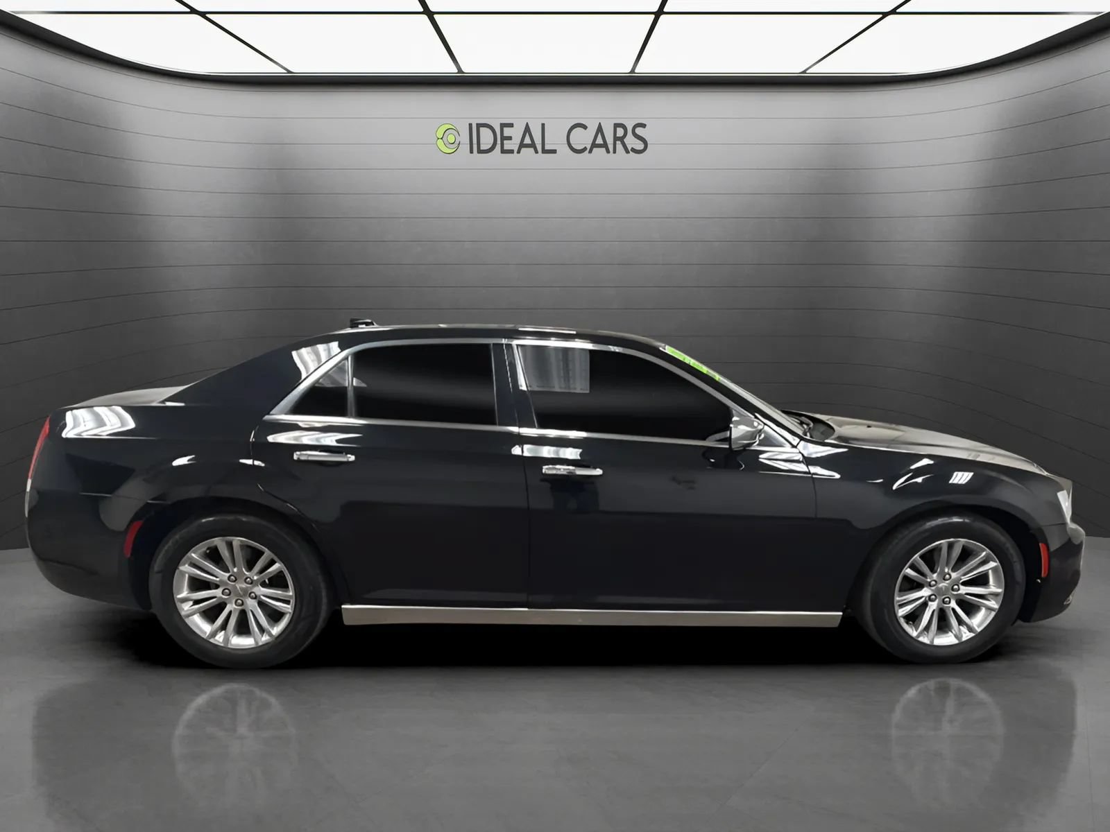 Used 2016 Chrysler 300 C RWD image 4