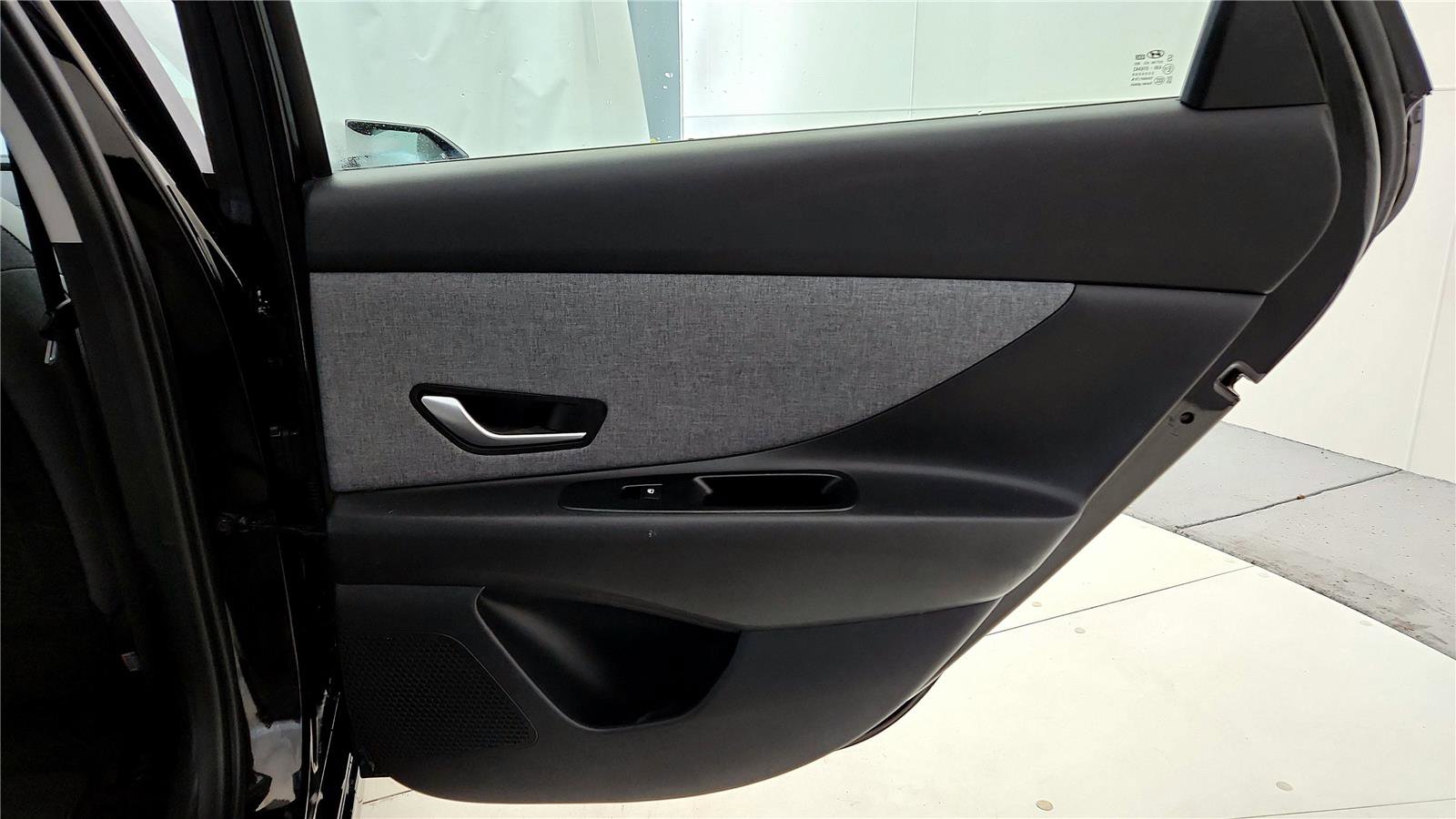 Used 2023 Hyundai Elantra Limited image 31